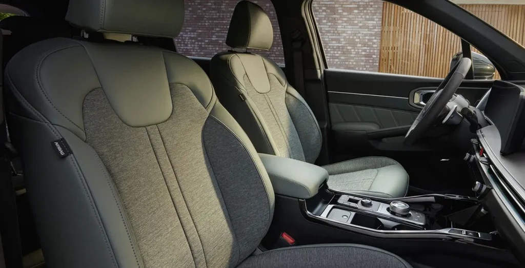 KIA-Sorento-1.6-T-GDi-HEV-Drive-4x2-interior-delantera-II.webp