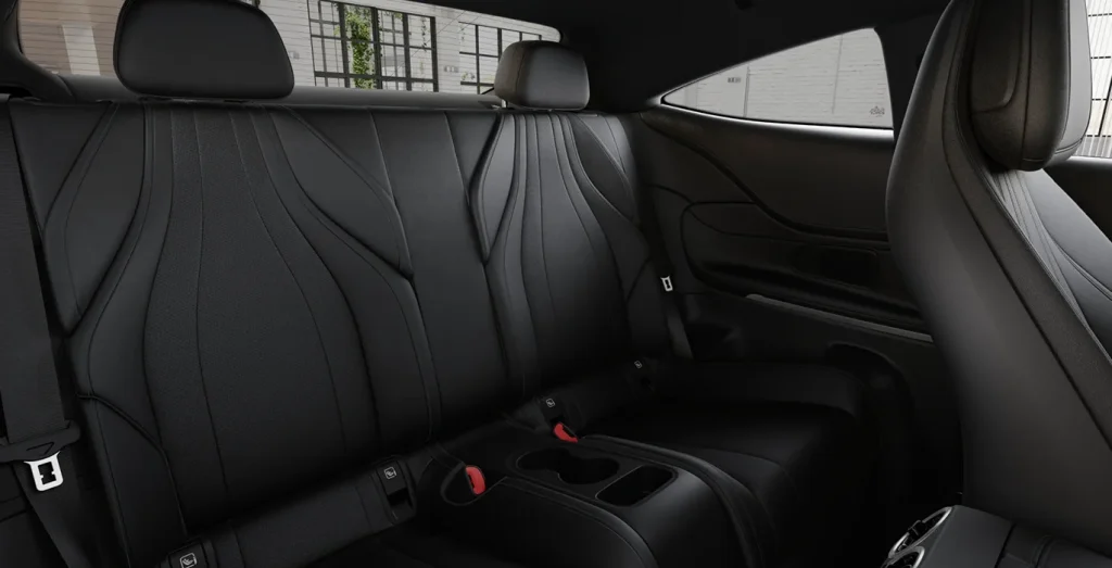 Mercedes-Benz-CLE-220d-Coupe-interior-trasera-1.webp